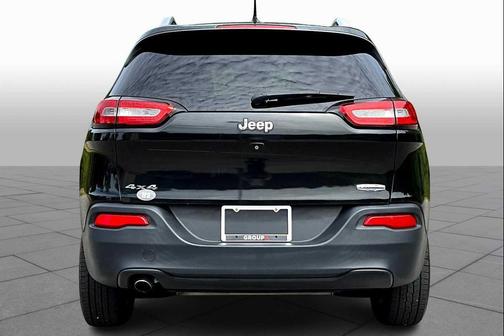 Brilliant Black Crystal Pearlcoat 2015 Jeep Cherokee Latitude