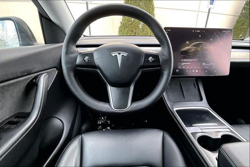 2022 Tesla Model Y Long Range Dual Motor All-Wheel Drive