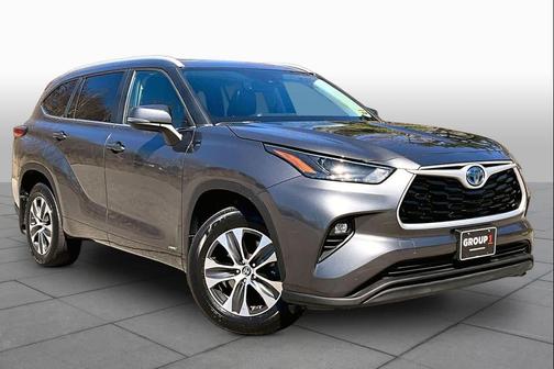 Magnetic Gray Metallic 2023 Toyota Highlander Hybrid XLE