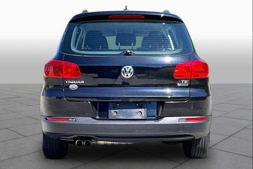 Deep Black Pearl 2016 Volkswagen Tiguan S