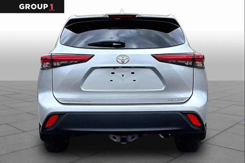 Celestial Silver Metallic 2021 Toyota Highlander LE