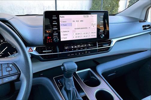 2024 Toyota Sienna LE