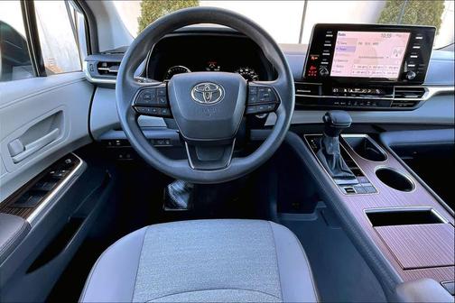 2024 Toyota Sienna LE