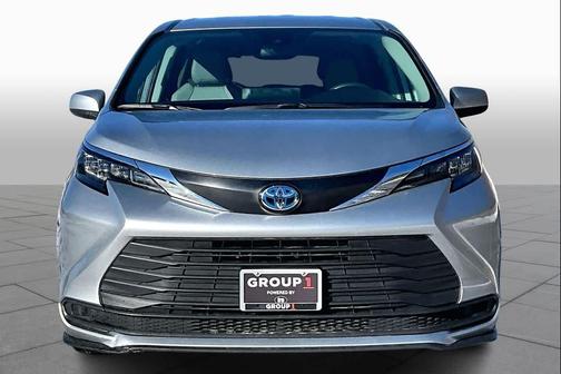 2024 Toyota Sienna LE