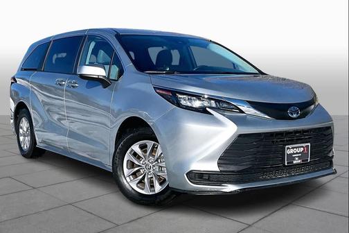 2024 Toyota Sienna LE