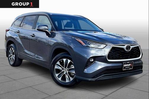 Magnetic Gray Metallic 2025 Toyota Highlander XLE