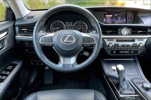2017 Lexus ES 350 Base