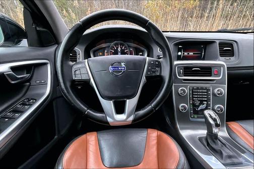 2016 Volvo V60 Cross Country T5