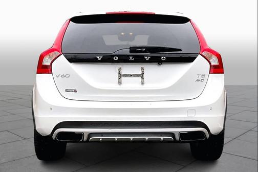 2016 Volvo V60 Cross Country T5