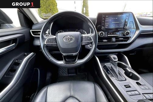 Midnight Black Metallic 2021 Toyota Highlander XLE