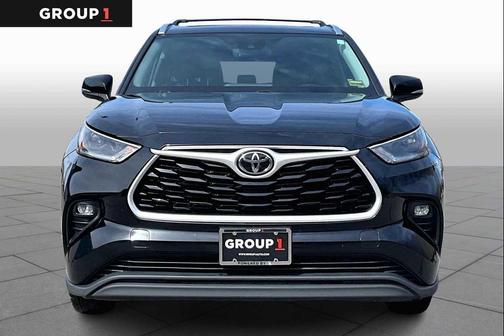 Midnight Black Metallic 2021 Toyota Highlander XLE