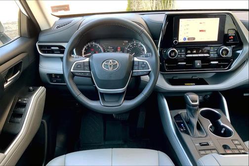 Wind Chill Pearl 2023 Toyota Highlander XLE