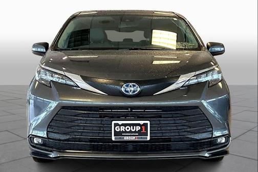 Magnetic Gray Metallic 2025 Toyota Sienna XLE