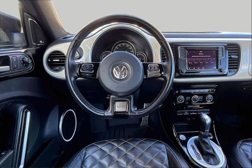 Deep Black Pearl/Brown Roof 2019 Volkswagen Beetle 2.0T SE