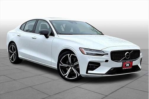 2024 Volvo S60 B5 Core Dark Theme