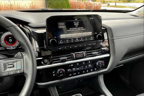 2025 Nissan Pathfinder Platinum 4WD