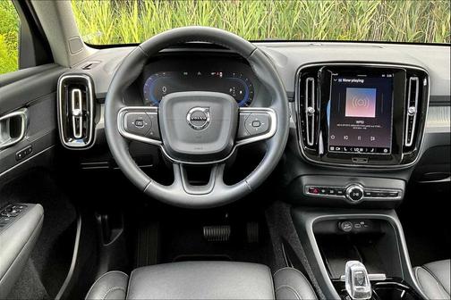 2025 Volvo XC40 B5 Plus Bright Theme