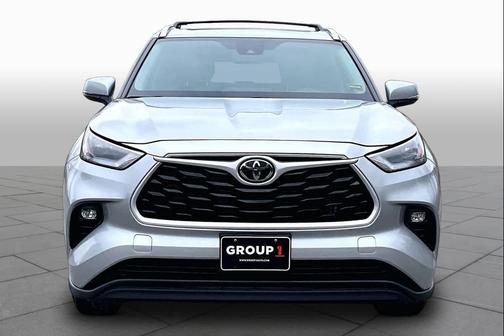 Celestial Silver Metallic 2023 Toyota Highlander XLE