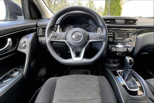 Gun Metallic 2018 Nissan Rogue Sport SV