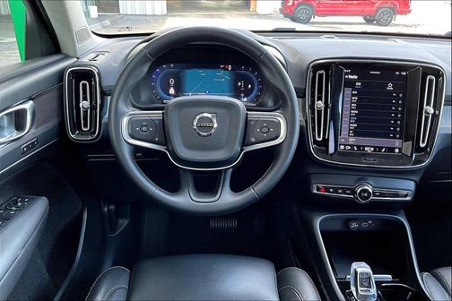 2025 Volvo XC40 B5 Plus Dark Theme