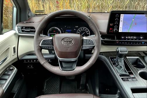 2024 Toyota Sienna Platinum