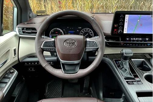 2024 Toyota Sienna Platinum