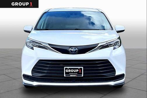 Ice Cap 2023 Toyota Sienna LE