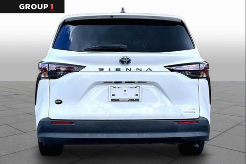 Ice Cap 2023 Toyota Sienna LE