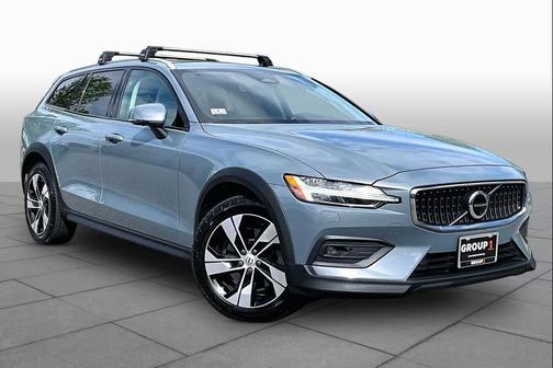 Thunder Grey Metallic 2023 Volvo V60 Cross Country B5 Plus