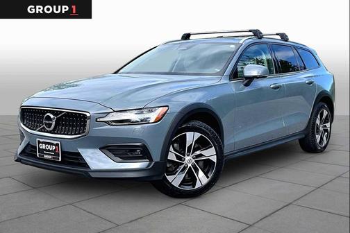 Thunder Grey Metallic 2023 Volvo V60 Cross Country B5 Plus