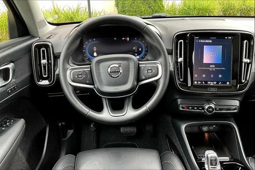 2025 Volvo XC40 B5 Plus Bright Theme