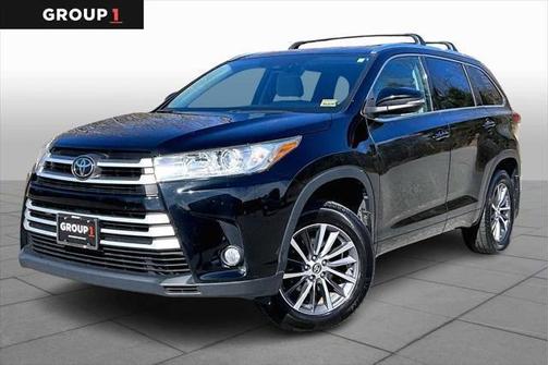 Midnight Black Metallic 2018 Toyota Highlander XLE