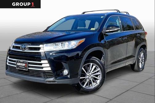 Midnight Black Metallic 2018 Toyota Highlander XLE