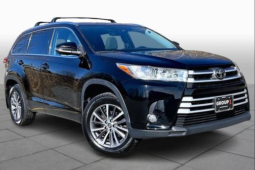 Midnight Black Metallic 2018 Toyota Highlander XLE