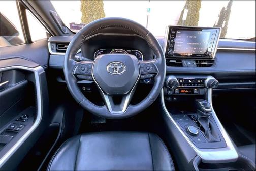2019 Toyota RAV4 Hybrid SE