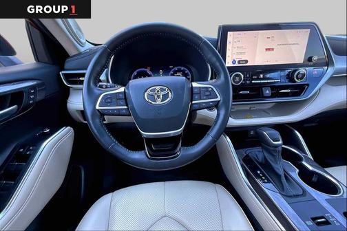 Ruby Flare Pearl 2023 Toyota Highlander Hybrid Platinum