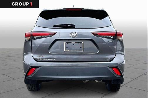 Magnetic Gray Metallic 2025 Toyota Highlander Hybrid XLE