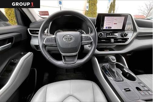 2025 Toyota Highlander Hybrid XLE