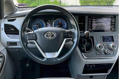 2019 Toyota Sienna XLE
