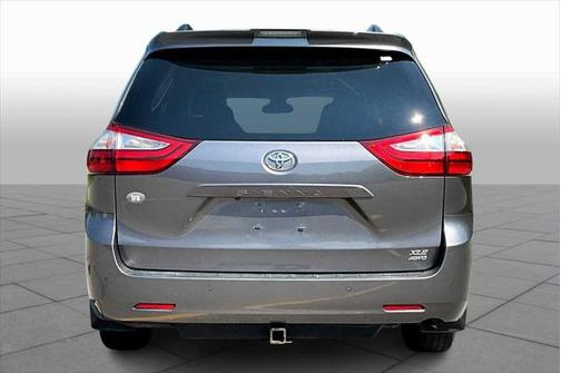 2019 Toyota Sienna XLE
