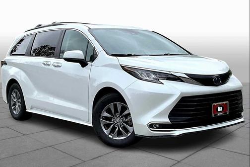 2022 Toyota Sienna XLE 7 Passenger