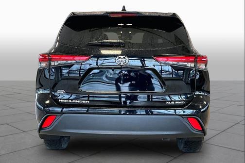 Midnight Black Metallic 2021 Toyota Highlander XLE