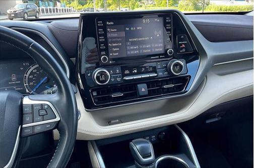 2022 Toyota Highlander Hybrid XLE