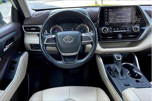 2022 Toyota Highlander Hybrid XLE