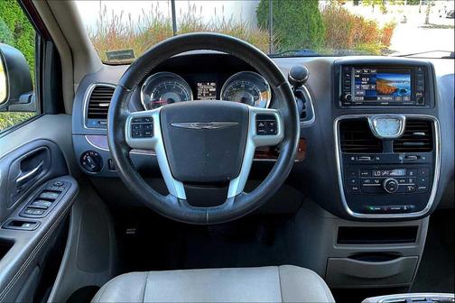 2016 Chrysler Town & Country Touring