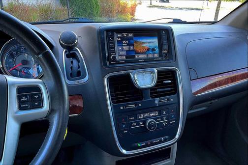2016 Chrysler Town & Country Touring