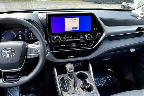 2024 Toyota Highlander Hybrid Platinum