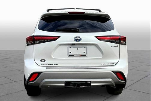2023 Toyota Highlander Hybrid Platinum