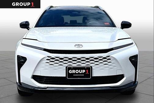 Oxygen White 2025 Toyota Crown Signia Limited