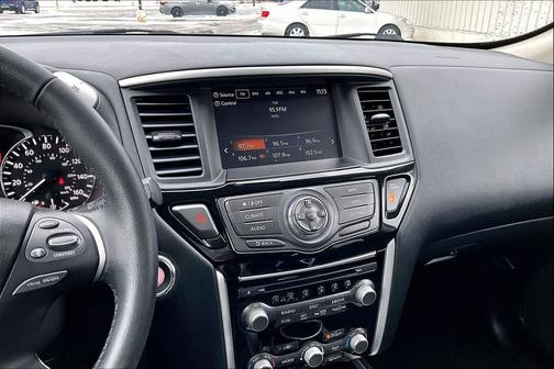 2019 Nissan Pathfinder SV